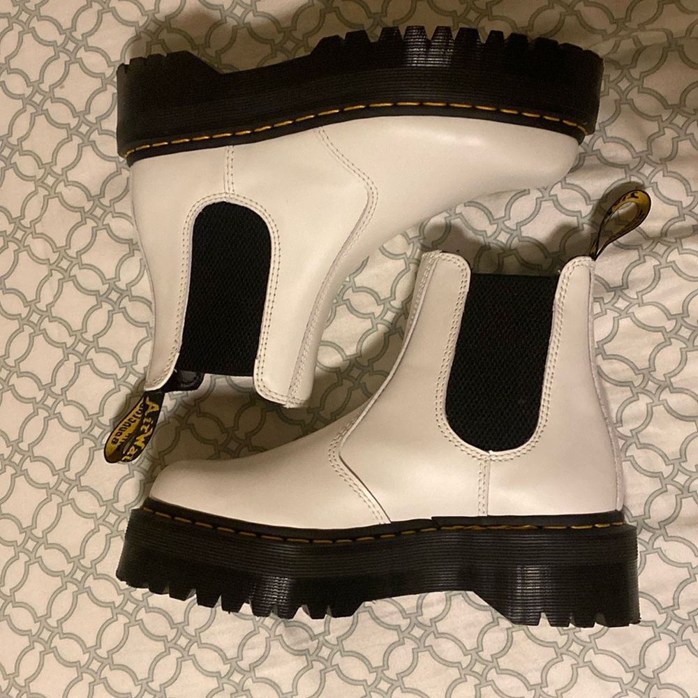 White Chelsea boots Doc marten